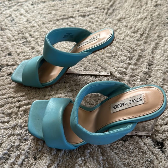 Baby blue heels - Picture 2 of 6